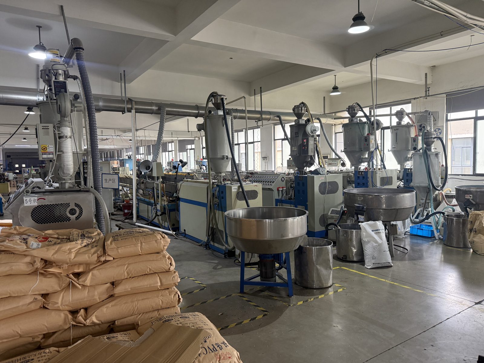 Extrusion workshop at Hemei Plastic, Ningbo
